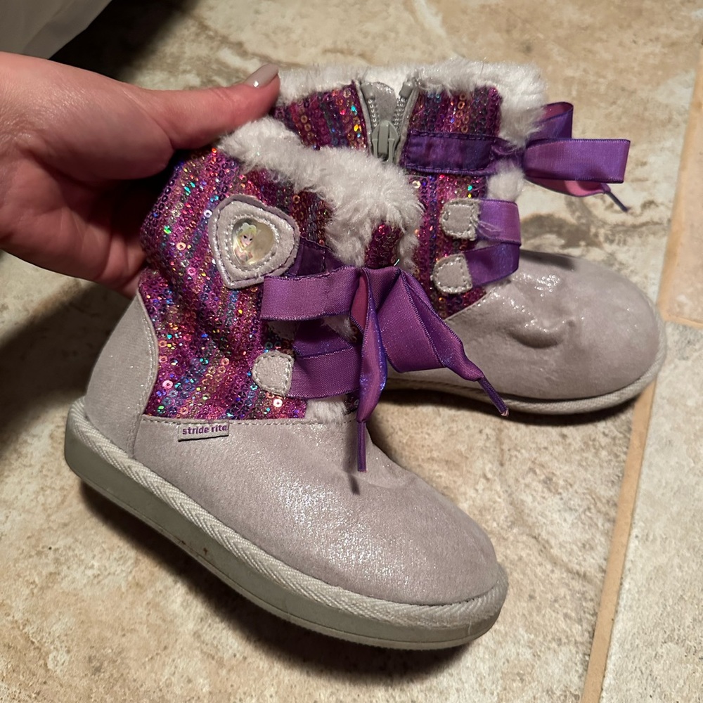 Striderite Elsa boots size 9